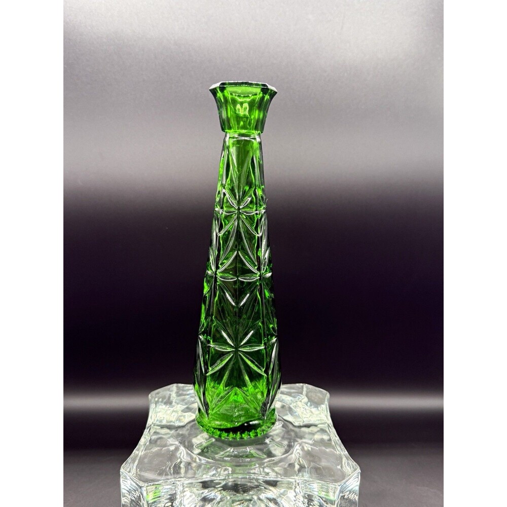 Emerald Green Glass Starburst Bud Vase vintage Anchor Hocking?